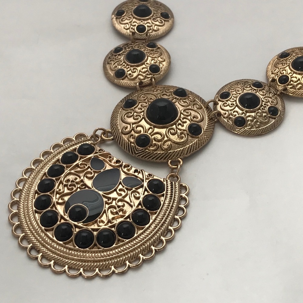 Gold Tone Black Statement‎ Necklace - Picture 5 of 5